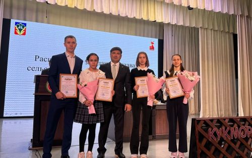 Жителей Кукморского района наградили на расширенной планёрке