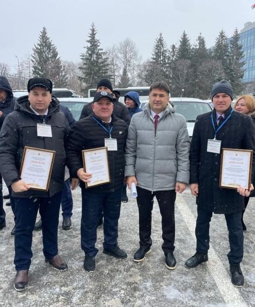 Рөстәм Миңнеханов Кукмара районының авыл җирлекләре башлыкларына яңа автомобиль ачкычларын тапшырды