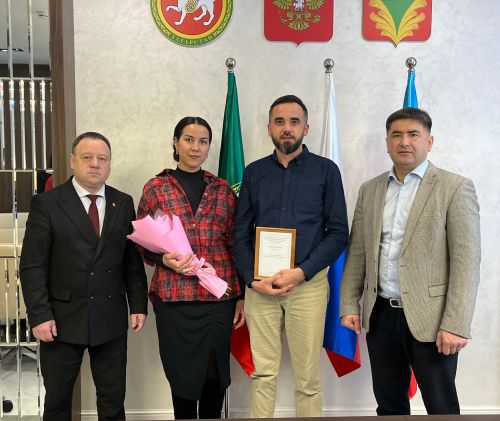 Кукмарада яшь гаиләгә торак шартларын яхшырту өчен сертификат тапшырылды