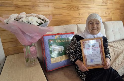 Зур Сәрдек авылыннан Сания Вилданова 90 яшьлек юбилеен билгеләп үтә
