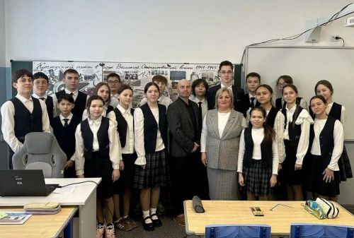 «Фидакарь хезмәт һәм хәрби батырлык белән Ватанны данлыйбыз»: Кукмара күппрофильле лицеенда парламент дәресе үтте