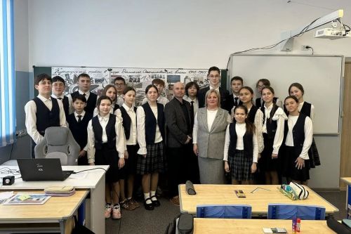 «Фидакарь хезмәт һәм хәрби батырлык белән Ватанны данлыйбыз»: Кукмара күппрофильле лицеенда парламент дәресе үтте