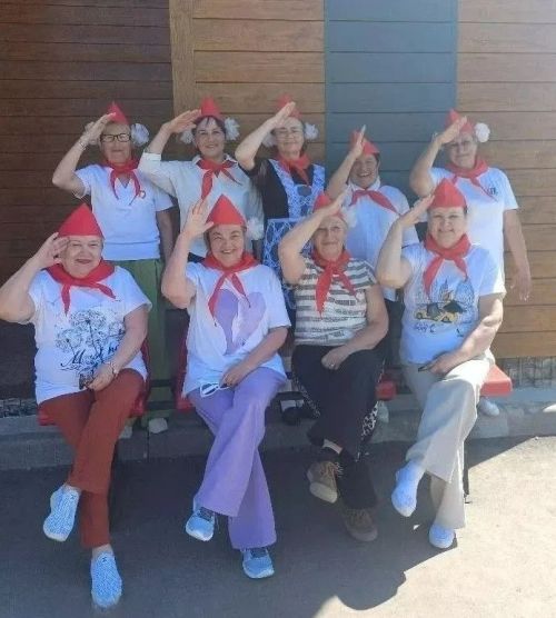 В Кукморе прошло мероприятие ко Дню пионерии с участием любителей скандинавской ходьбы