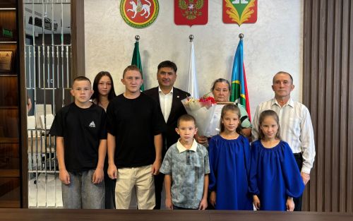 Кукмарада күпбалалы гаиләләргә торак сертификатлары тапшырылды