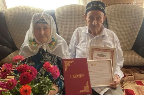 Үрнәк гаилә: Олыязда яшәүче Хәниф Гобәйдуллин 90 яшен билгеләп үтте