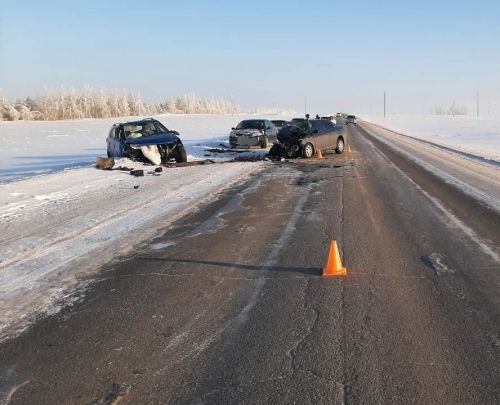 В Татарстане в лобовом столкновении легковушек погибли две девушки