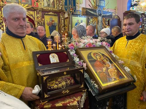 В Кукмор привезли башмачок святителя Спиридона и копию чудотворной иконы Божией Матери Скоропослушницы