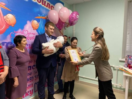 В Кукморском роддоме прошла торжественная выписка новорожденного