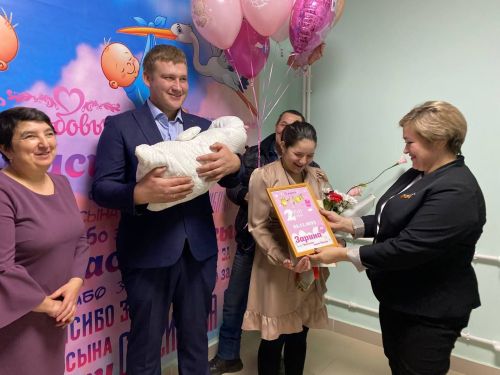 В Кукморском роддоме прошла торжественная выписка новорожденного