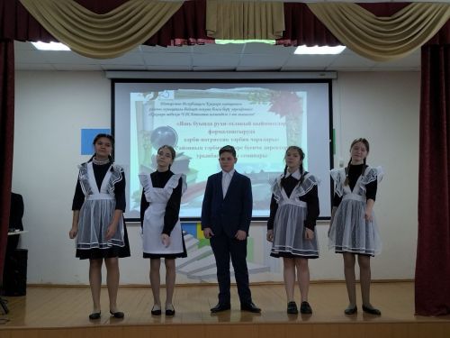Кукмараның Чыңгыз Айтматов исемендәге гимназиясендә үрнәк укытучы Рузилә Минһаҗева истәлегенә  күчерелмә стенд ачылды