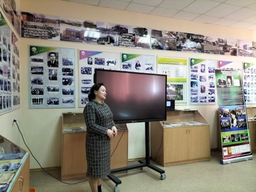 Кукмараның Чыңгыз Айтматов исемендәге гимназиясендә үрнәк укытучы Рузилә Минһаҗева истәлегенә  күчерелмә стенд ачылды