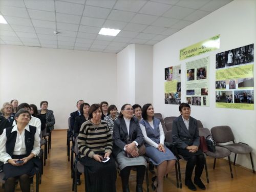 Кукмараның Чыңгыз Айтматов исемендәге гимназиясендә үрнәк укытучы Рузилә Минһаҗева истәлегенә  күчерелмә стенд ачылды