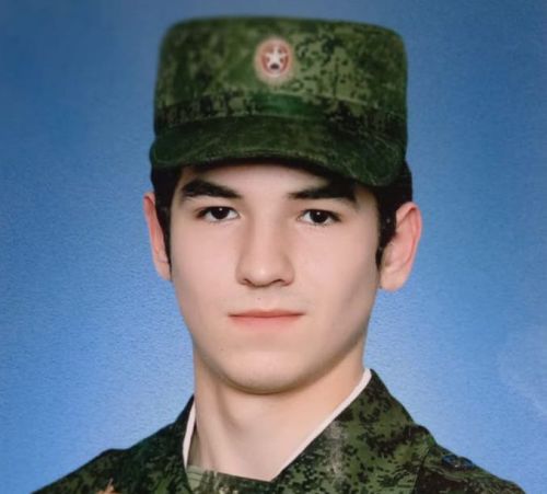 Махсус хәрби операциядә гомере өзелгән Кукмара районы егете Илназ Гайфиевның әнисе улы турында: «Чакырганнар, димәк, мин анда кирәк!» — диде