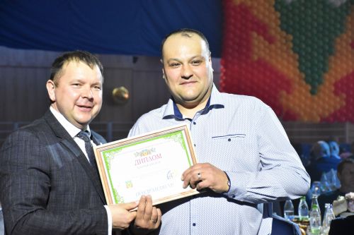 Кукмарада хезмәт алдынгыларын хөрмәтләделәр