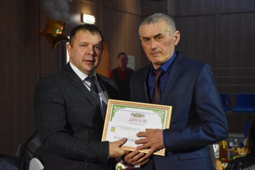 Кукмарада хезмәт алдынгыларын хөрмәтләделәр