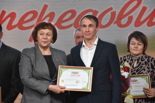 Кукмарада хезмәт алдынгыларын хөрмәтләделәр