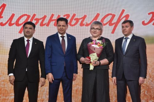 Кукмарада хезмәт алдынгыларын хөрмәтләделәр
