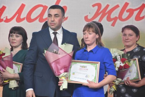 Кукмарада хезмәт алдынгыларын хөрмәтләделәр