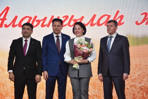 Кукмарада хезмәт алдынгыларын хөрмәтләделәр