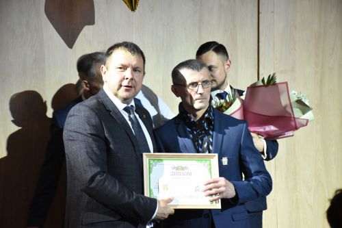 Кукмарада хезмәт алдынгыларын хөрмәтләделәр