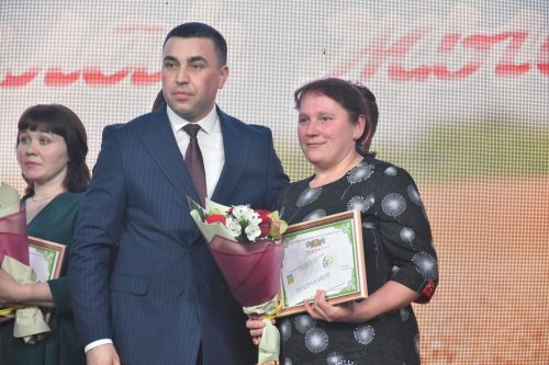Кукмарада хезмәт алдынгыларын хөрмәтләделәр