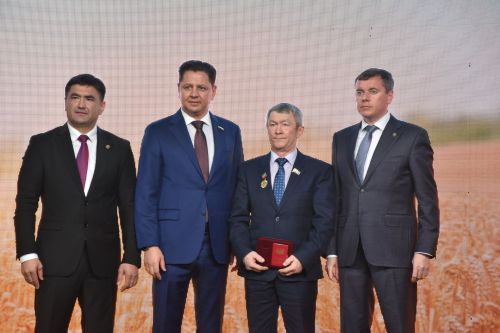 Кукмарада хезмәт алдынгыларын хөрмәтләделәр