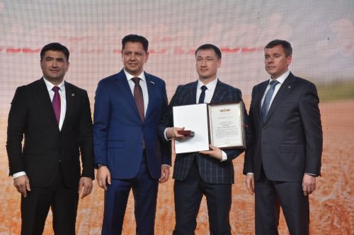 Кукмарада хезмәт алдынгыларын хөрмәтләделәр