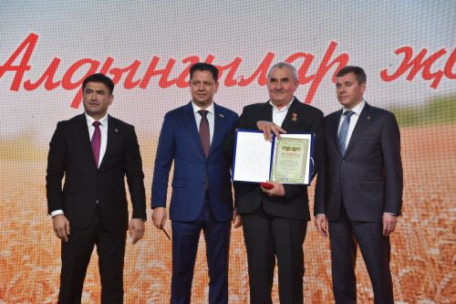 Кукмарада хезмәт алдынгыларын хөрмәтләделәр