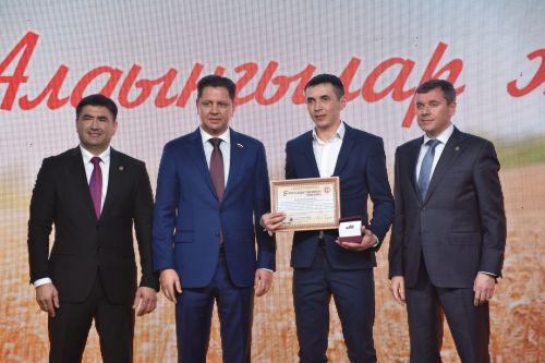 Кукмарада хезмәт алдынгыларын хөрмәтләделәр