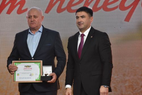 Кукмарада хезмәт алдынгыларын хөрмәтләделәр
