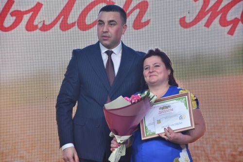 Кукмарада хезмәт алдынгыларын хөрмәтләделәр