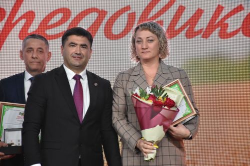 Кукмарада хезмәт алдынгыларын хөрмәтләделәр