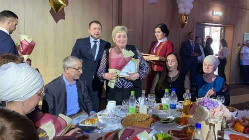 Кукмарада хезмәт алдынгыларын хөрмәтләделәр
