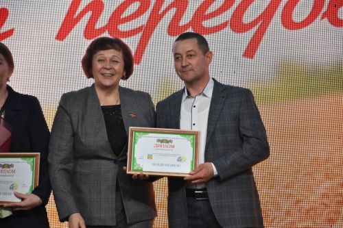 Кукмарада хезмәт алдынгыларын хөрмәтләделәр