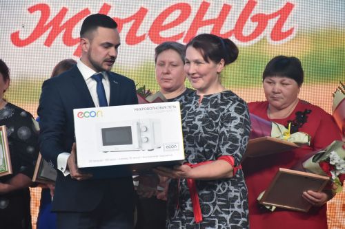 Кукмарада хезмәт алдынгыларын хөрмәтләделәр