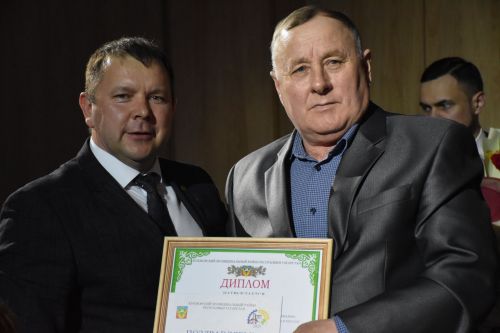 Кукмарада хезмәт алдынгыларын хөрмәтләделәр