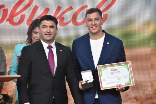 Кукмарада хезмәт алдынгыларын хөрмәтләделәр