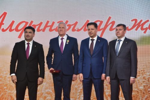 Кукмарада хезмәт алдынгыларын хөрмәтләделәр