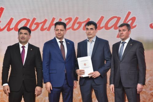 Кукмарада хезмәт алдынгыларын хөрмәтләделәр