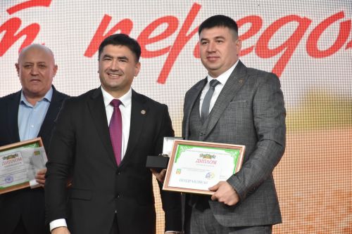 Кукмарада хезмәт алдынгыларын хөрмәтләделәр