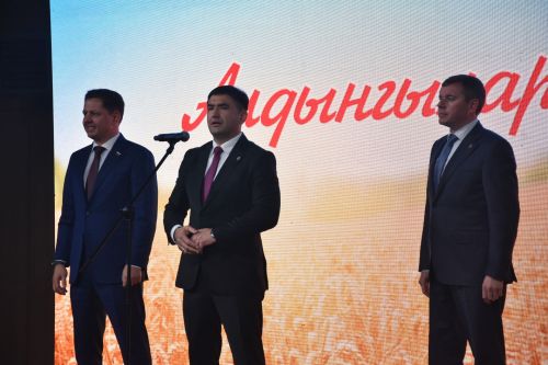 Кукмарада хезмәт алдынгыларын хөрмәтләделәр