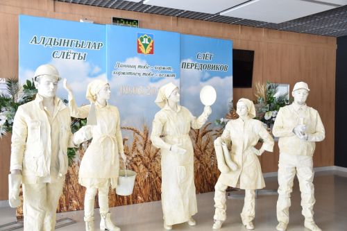 Кукмарада хезмәт алдынгыларын хөрмәтләделәр