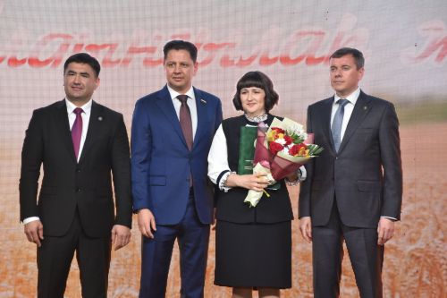 Кукмарада хезмәт алдынгыларын хөрмәтләделәр