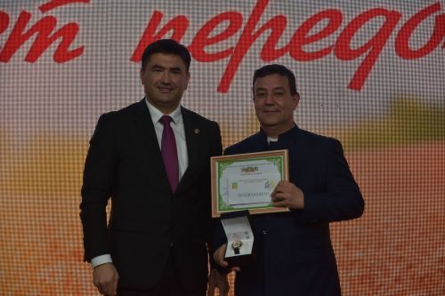 Кукмарада хезмәт алдынгыларын хөрмәтләделәр