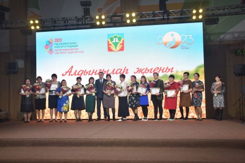 Кукмарада хезмәт алдынгыларын хөрмәтләделәр