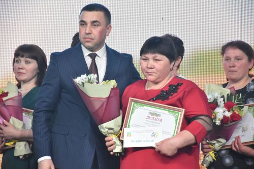 Кукмарада хезмәт алдынгыларын хөрмәтләделәр