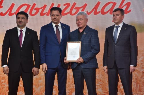 Кукмарада хезмәт алдынгыларын хөрмәтләделәр
