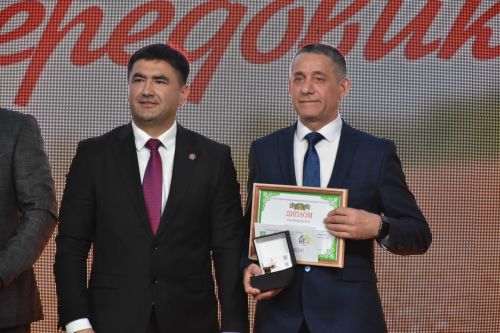 Кукмарада хезмәт алдынгыларын хөрмәтләделәр