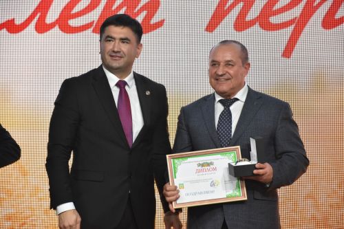 Кукмарада хезмәт алдынгыларын хөрмәтләделәр