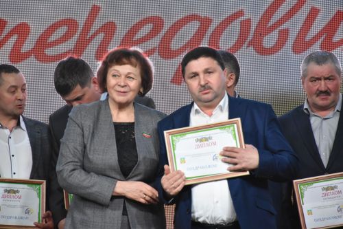 Кукмарада хезмәт алдынгыларын хөрмәтләделәр